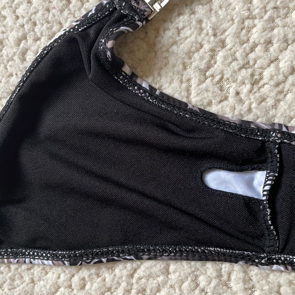 Bikini - Picture 12 of 15